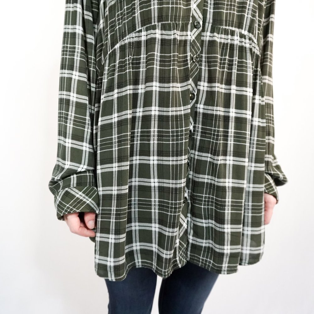 TORRID Emma Green & White Plaid Button Down Tunic - Picture 6 of 7